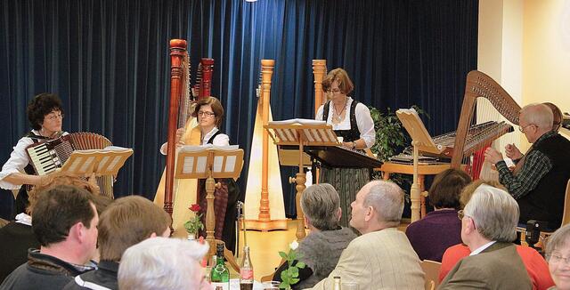MIRA mit (v. l.) Anneliese Gärtner, Margarete Zahn, Ilse und Rudi Ahnert musizieren seit ca. 1 Jahr zusammen und erfreuten die Zuhörer mit Titeln wie "Thernberger Hochzeitsstück", "Mühlenviertel Arie", "Stenskvätten" und "Minett".