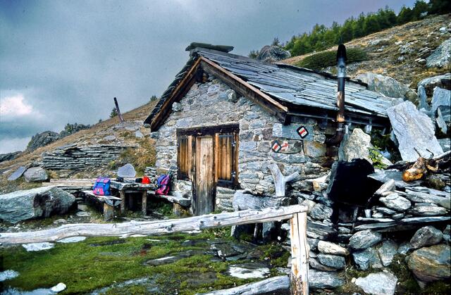 Pause an einer uralten Berghütte