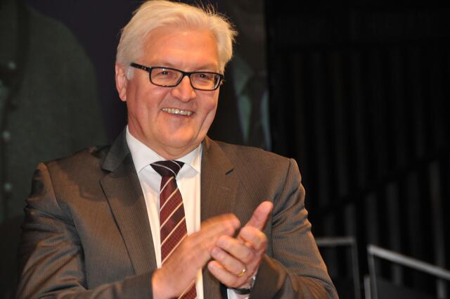 Frank Walter Steinmeier, SPD-Fraktionschef im Bundestag, unterstützt seinen Parteifreund Stephan Weil.