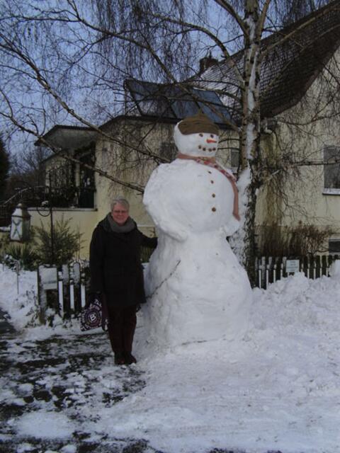 ... wie die Tortenstücke im Cafe dahinter, seeehr groß!
