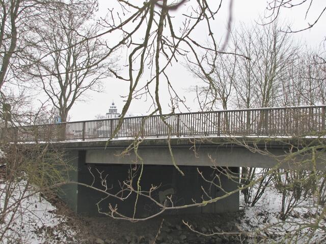 Die heutige Ohmbrücke wurde nicht mehr an der Stelle der alten Brücke errichtet.