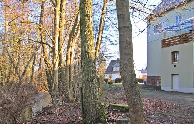 Das Mühlrad befand sich an der Stelle des Balkonanbaus. Die Mühle wurde in den letzten Kriegstagen zerstört.
