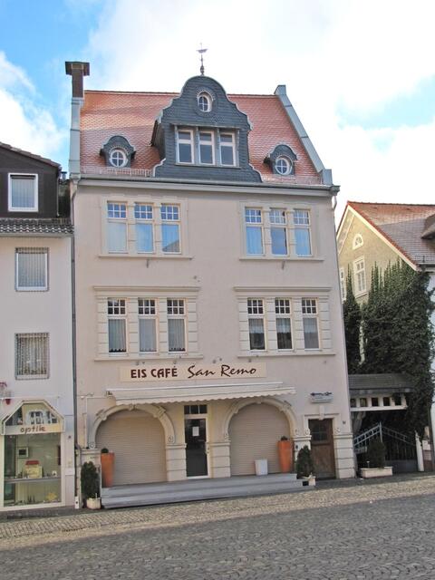 Heute befindet sich in dem sogenannten "Storchennest" ein Eis Cafe und Teile der Stadtverwaltung.