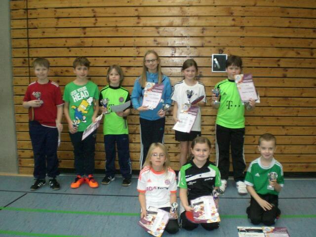 Alterklasse 2-3 (hinten v. l.) Daniel Habenicht, Marc Nowak, Oliver Gaab, Laura Hoksch, Nina Ballis, Edwin Gaab, (vorne v. l.) Annette Heidle, Antonia Wetsch, Sascha Weber