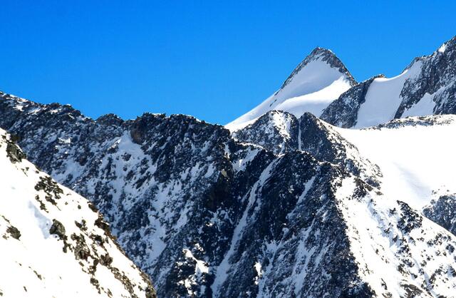 Zum Vergleich, das Zuckerhütl 2007 vom Fernaugletscher, jetzt ohne Hütl
