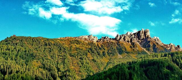 Elfermassiv, links die Elferhütte, rechts der Elfer