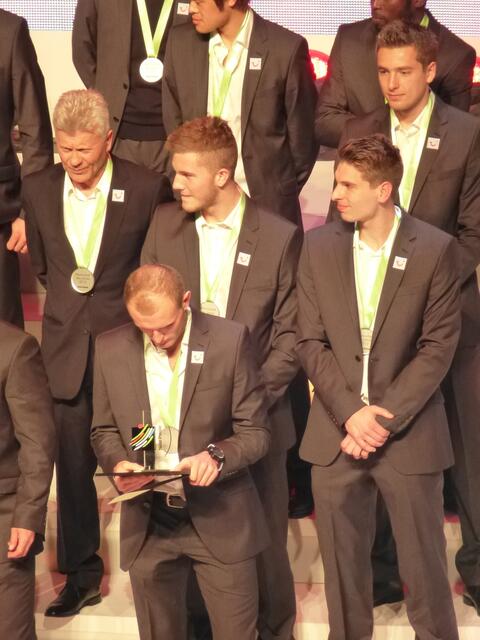 Leider waren nur ein paar Stammspieler und auch sehr wenig übrige Spieler des Bundesligisten bei der Ehrung dabei. War das etwa Enttäuschung?