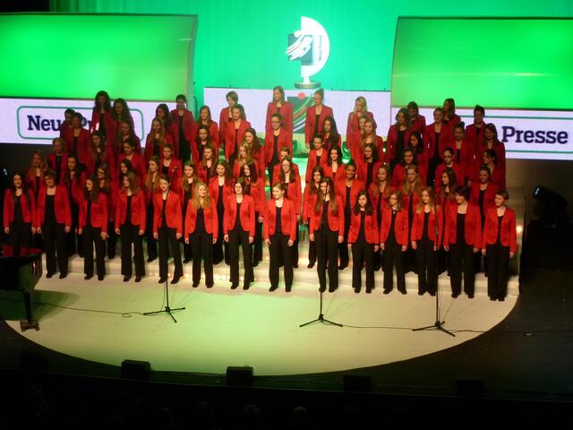 Der Mädchenchor Hannover mit fast 70 Personen bildete ein tolles Finale einer schönen Sportgala 2013, wo die besten Sportler aus Hannover und der Region geehrt wurden.