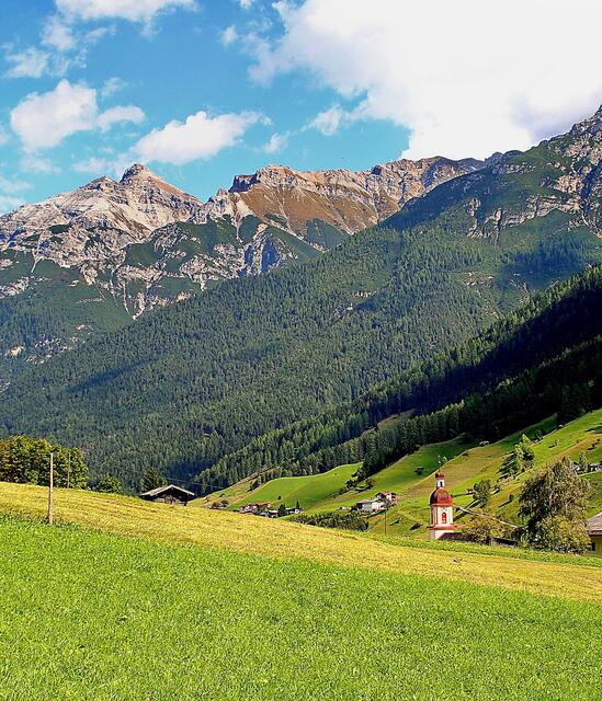 Neustift  mit dem Serlesgipfel