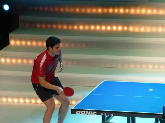 Der Mann aus Hameln-Tündern, Dimitri Owtscharow, demonstriert Tischtennis der absoluten Spitzenklasse.