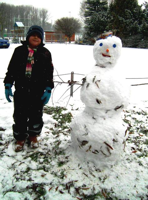 Schneemänner bauen hilft gegen kommendes Hochwasser
