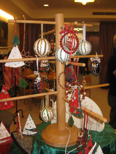 Ausstellung 2012: Weihnachtsbaumschmuck genäht, gefädelt und gebastelt