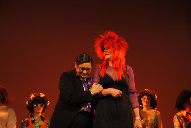 Ständig mosernde Zuschauer Christina und Ina