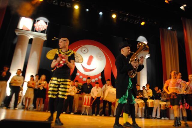 Biene Maja: vorgetragen von den Gersthofer Blasharmonikern - mit grüner Hose Ulrich Fischer