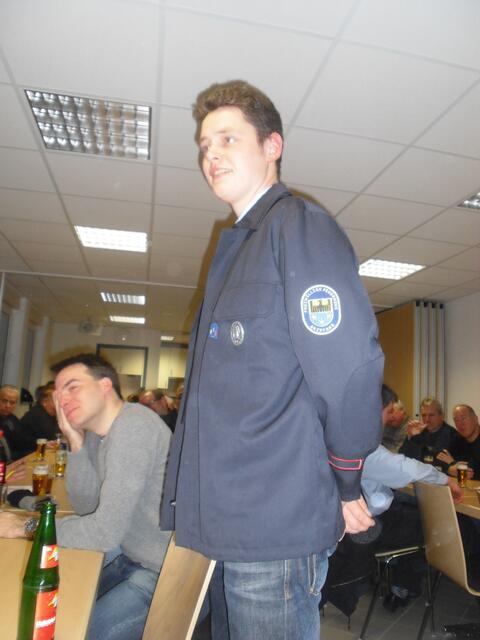 Feuerwehrmann Hendrik Biecker während der Ernennung