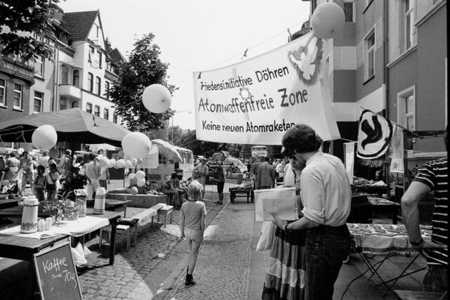 Bei der Friedensinitiative gab es slebstgebackene Friedenstauben.