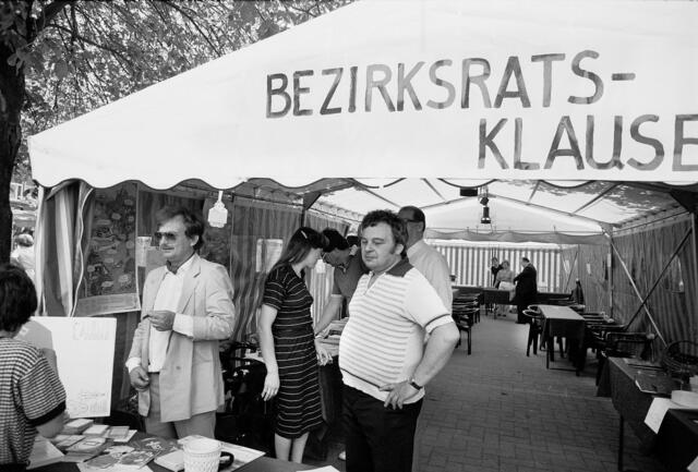 Die Bezirksratsklausel: v. l. Bernhard Wedler, damals Vize-Bezirksbürgermeister (FDP), mit dem Blick zurück: Maria Hesse (CDU, heute Regionsabgeordnete), Adalbert Heckerodt (SPD) und - halb verdeckt - Klaus-Dietrich Meyer (CDU).