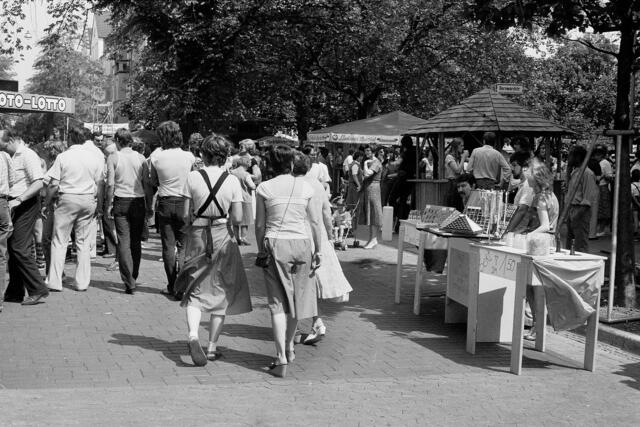 Schönes Sommerwetter lud zum Bummeln über das Fest ein.