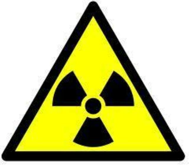 Das bekannte Achtungszeichen für Verstrahlungsgefahr ! 2014 hat die CDU/SPD GroKo noch kein Entsorgungskonzept! Asse-Müllfässer dürfen nun noch bis 2030 durchgammeln! Kontra Atom- und Braunkohlestrom! 2014: Die Lobby-GroKo CDU/FDP will die alternativen Energien zugunsten der Atom/Kohle Lobbyisten deckeln! Sie schalten damit Vernunft aus und Gier ein! CAMPACT, BUND usw. organisieren 22.03.14 Großdemo u.A. in Hannover für mehr Basisdemokratie! | Foto: Unbekannt.