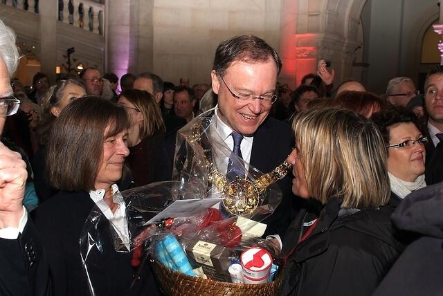 An diesem so besonderen Tag erhielt Stephan Weil viele Geschenke. Es hat ihm sichtlich Freude bereitet.