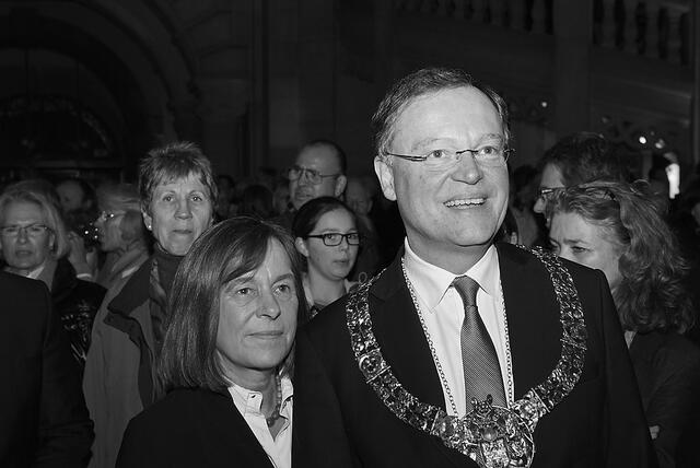 OB Stephan Weil und Gattin lauschen den Darbietungen der Künstler zu diesem seinen Ehrentag für den ausscheidenden OB.