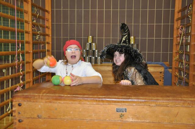 Schuss frei, beim Dosenwerfen - viel Spaß beim Kinderfasching wünscht die SG Letter 05 am Sonnabend, den 9. Februar 2013