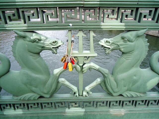 Gusseisernes Geländer der Berliner Schlossbrücke (Foto: Katja Woidtke)
