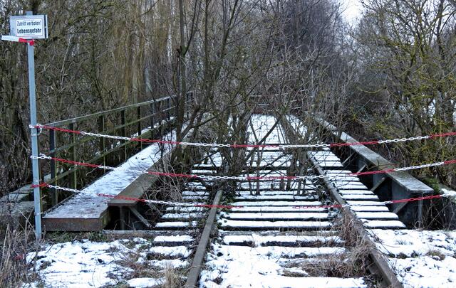 Alte Eisenbahnbrücke über die Fuhse zwischen den Ilseder Ortsteilen Ölsburg und Groß Ilsede (seit kurzem abgesperrt)