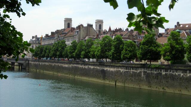 Blick auf Besançon - alte Garnisonsstadt am Fusse des Elsass