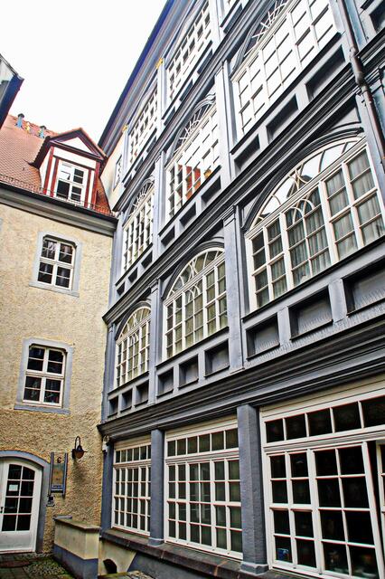 Fensterfront im Hinterhof Markt 9/10