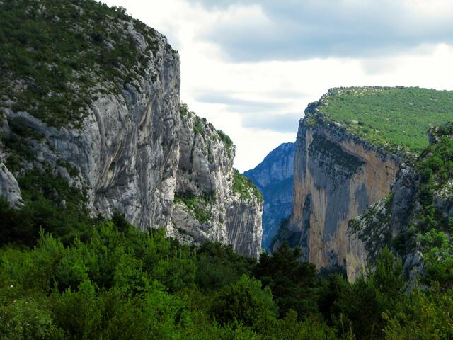 tiefe Einschnitte durch den Verdon prägt die Landschaft