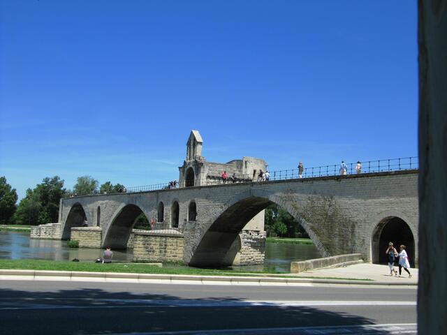 die berühmte Brücke von Avignon an der Rhone