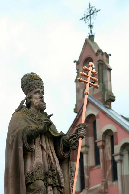 Papst Leo IX. als Brunnenfigur
