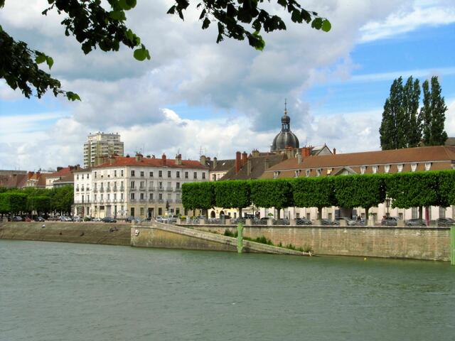 Besancon liegt am Fluss Doubs