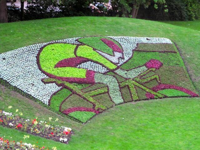 Macon im Tour de France-Fieber, mit Blumen im Park auf den Beginn der Tour verwiesen