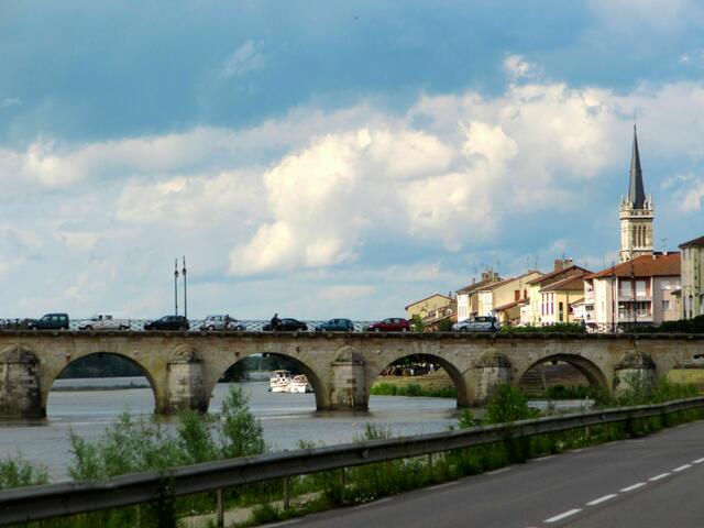 Macon - Stadt im Süd-Burgund, liegt ebenfalls an der Saone