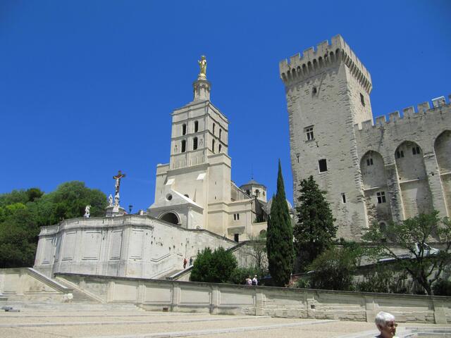 Kathedrale und Papstpalast in Avignon