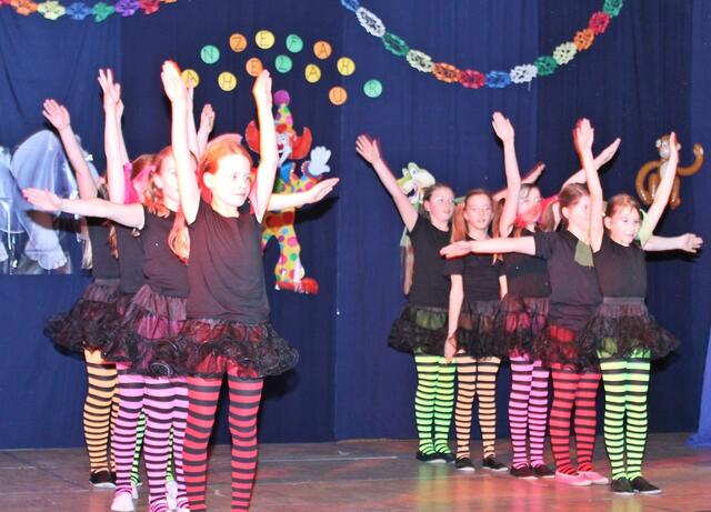 "Dancing Girls" - Die Kindergarde aus Anzefahr