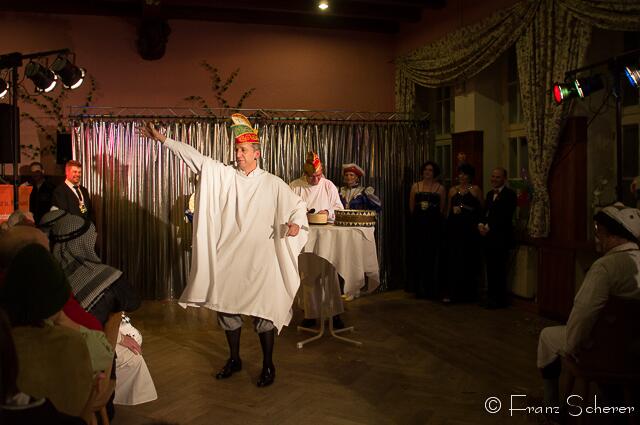 Großer ORCC-Faschingsball 2013 - Eine Klasse für sich: Dr. Hannes Pröller schlüpfte bei seinem Auftritt in die Rollen der ehemaligen ORCC-Präsidenten