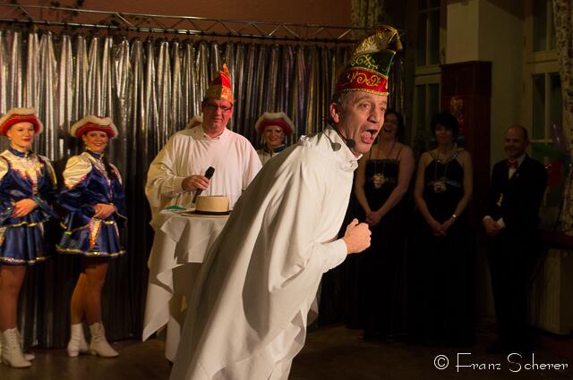 Großer ORCC-Faschingsball 2013 - Eine Klasse für sich: Dr. Hannes Pröller schlüpfte bei seinem Auftritt in die Rollen der ehemaligen ORCC-Präsidenten