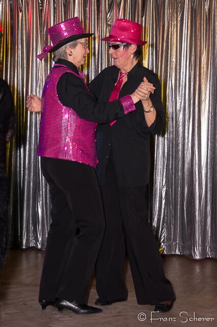 Großer ORCC-Faschingsball 2013 - Präsidentin Melanie Henschel mit der ORCC-Showtanz-Garde