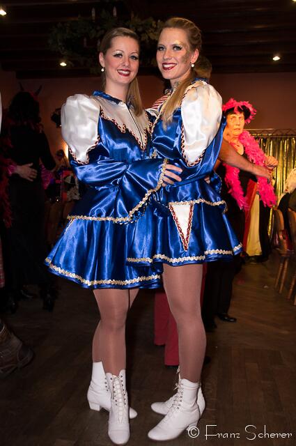 Großer ORCC-Faschingsball 2013 - Verena Volgmann (links) und Kathlin Wiedenbauer sind Trainerinnen der ORCC-Showtanz-Garde