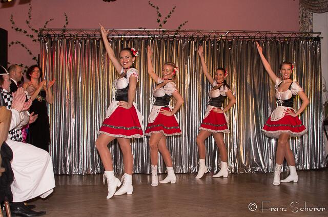 Großer ORCC-Faschingsball 2013 - 33 Jahre mit Frohsinn und Humor. Die Tänzerinnen der ORCC-Showtanz-Garde zeigten ein professionelles Programm