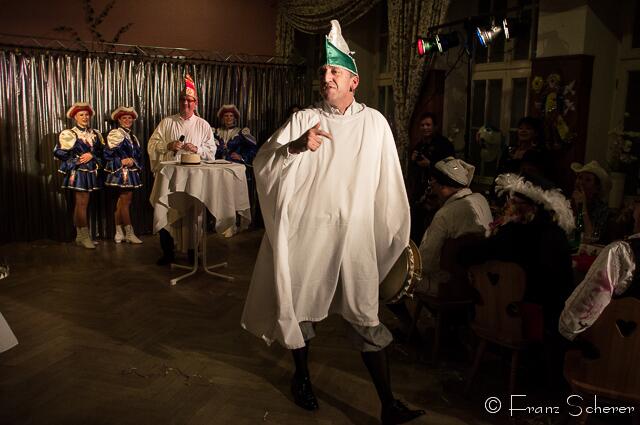 Großer ORCC-Faschingsball 2013 - Eine Klasse für sich: Dr. Hannes Pröller schlüpfte bei seinem Auftritt in die Rollen der ehemaligen ORCC-Präsidenten.