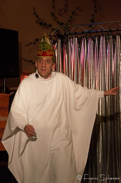 Großer ORCC-Faschingsball 2013 - Eine Klasse für sich: Dr. Hannes Pröller schlüpfte bei seinem Auftritt in die Rollen der ehemaligen ORCC-Präsidenten.