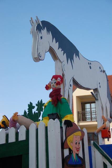 PIPPI, das Pferd „Kleiner Onkel“, Tommy und das Äffchen „Herr Nilsson“ durften auf dem Wagen der „Faschingsfreunde Thierhaupten“ nicht fehlen.