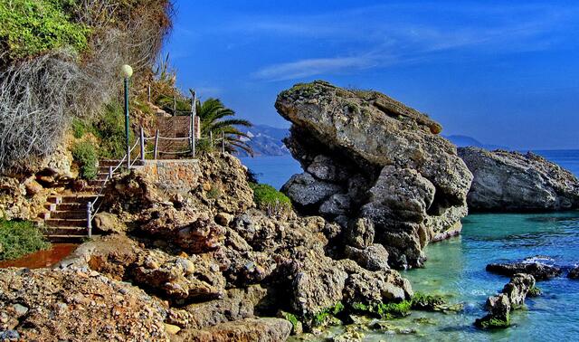 Strandwanderweg in Nerja
