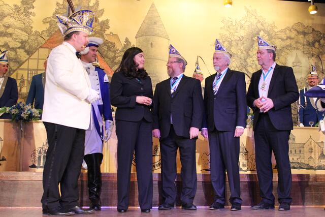 Aygül Özkan im Kreise ihrer Vorgänger Adolf Bauer (rechts neben ihr, 2008), Wolfgang Puschmann (2004), Wilhelm Lindenberg (2003) und Martin Weber (Sitzungspräsident), Nicht im Bild: Jörg Bode (2011) und Dr. Volker Müller (2012)