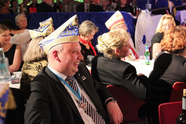 Jörg Bode (Ordensträger 2011) lauschen den Worten von Dr. Volker Müller