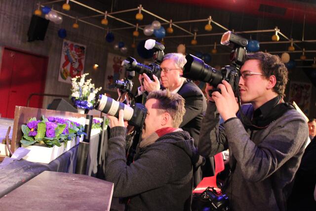 was die Fotografenmeute (Bild, HAZ, Neue Presse) im Bild festhielt